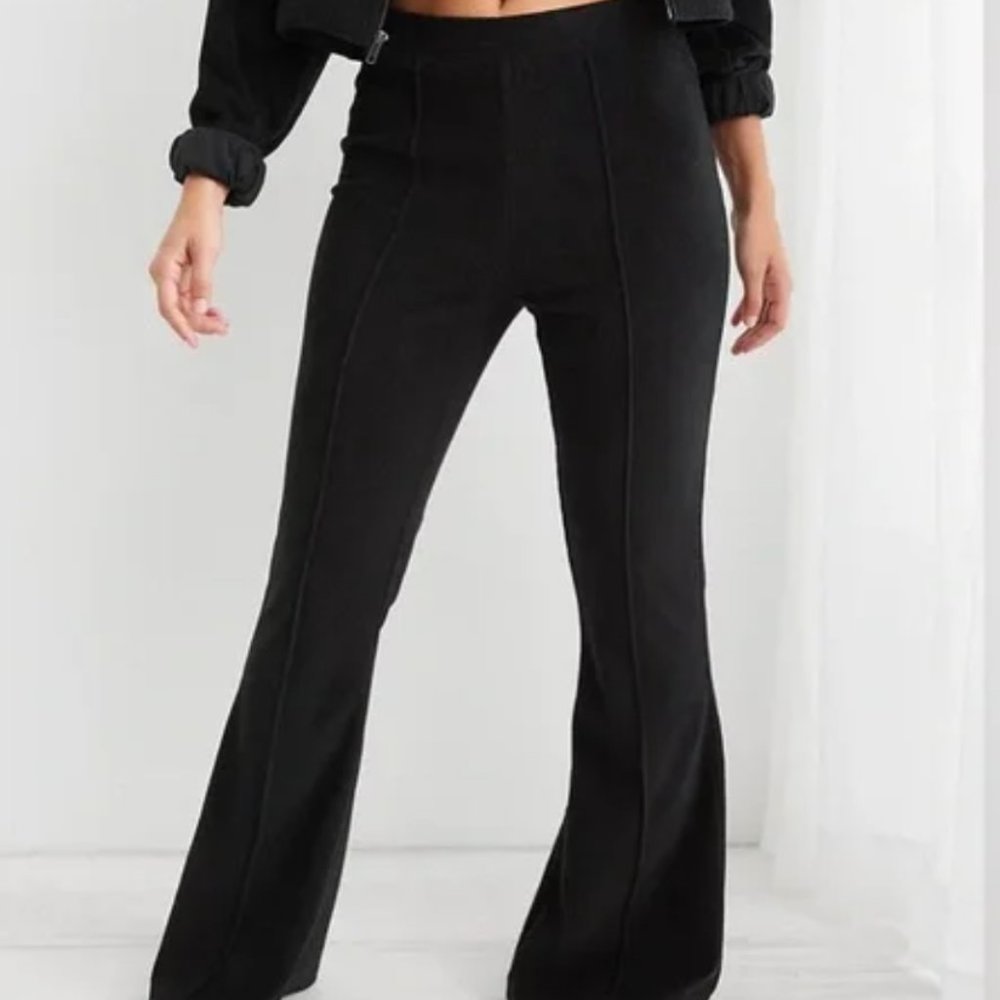 New WITH TAGS Aerie Groove-On Rib Velour Flare Pant NWT